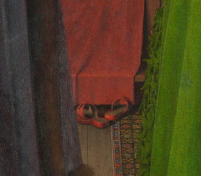 Detalle chanclas que están situadas debajo de un sillon