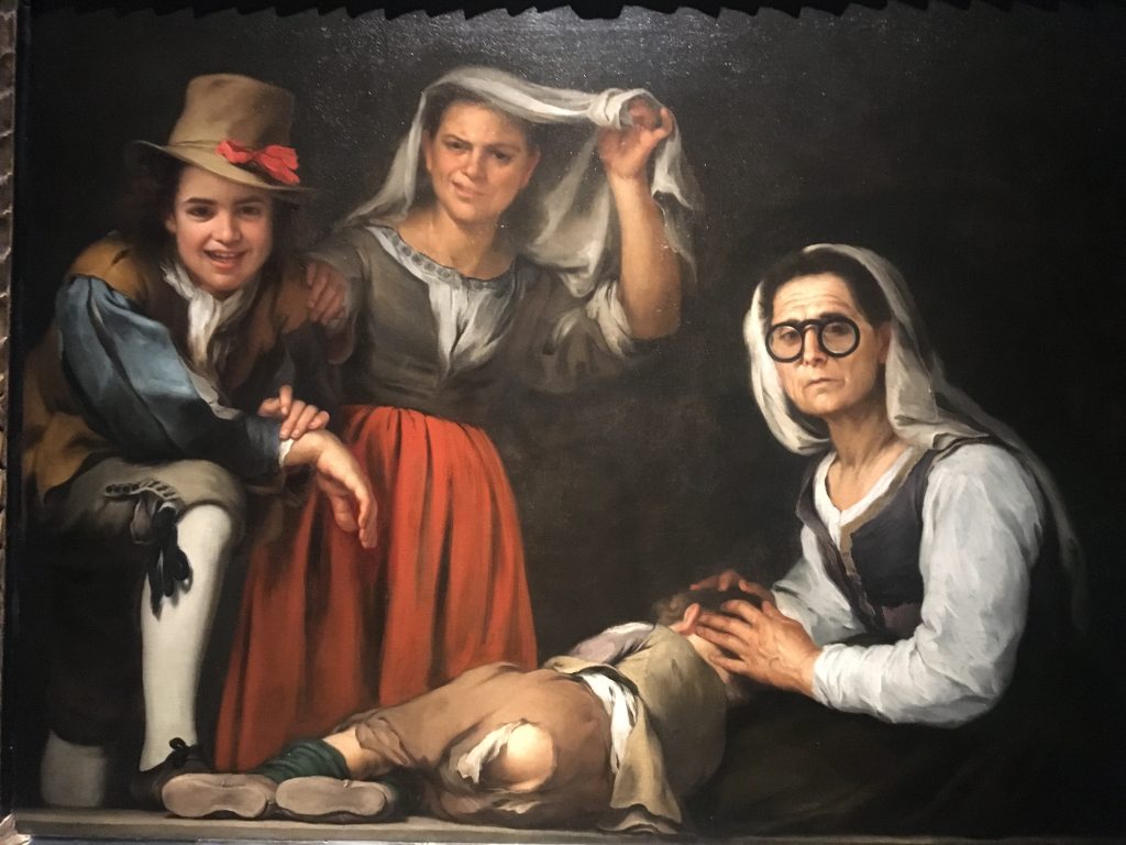 Cuatro figuras en un escalón