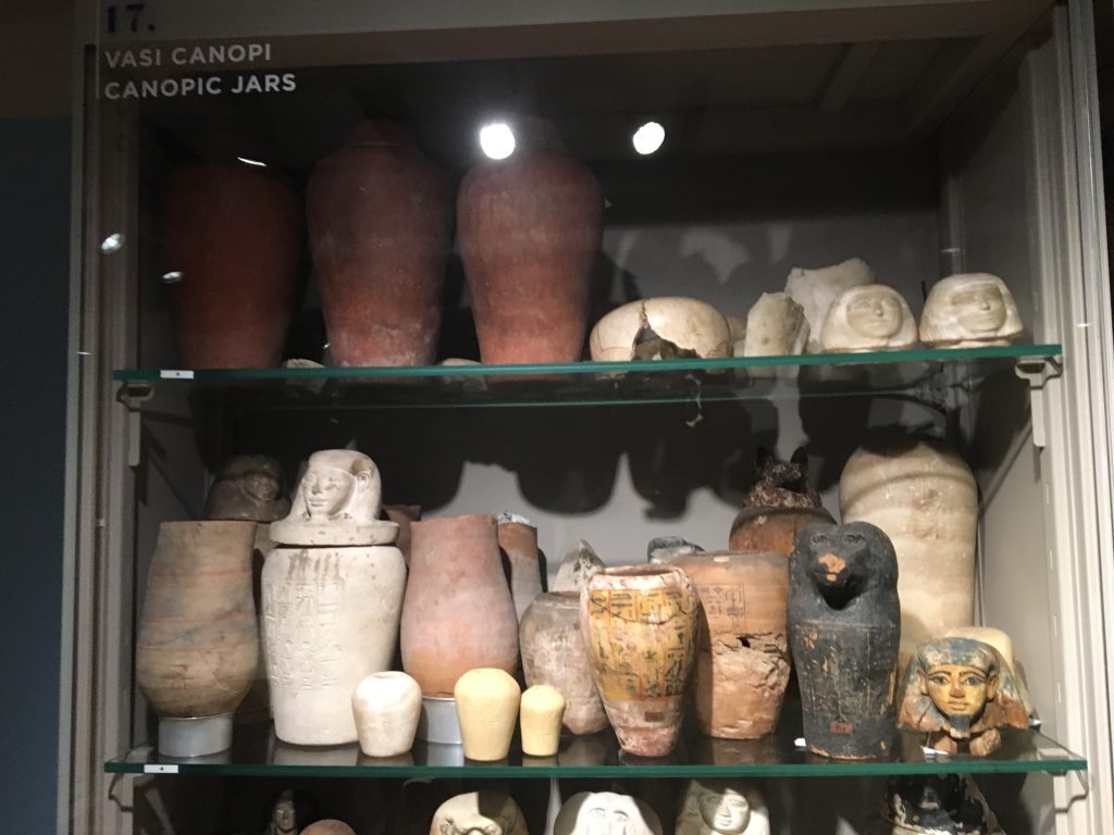 Vasos Canopos Museo Egipcio de Turín Vasos Canopos ( Foto Sofia Muñoz)
