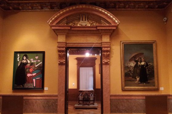 Exposición en el  Museo Lázaro Galdiano, Goya Constratado del año 2013 la obra de la derecha esta el cuadro de  La carta o Las jóvenes de Goya y en la izquierda est el cuadro Adami y Goya en el salón, del Equipo Crónica, completan y reinterpretan la colección que del genio aragonés posee el Museo Lázaro Galdiano.