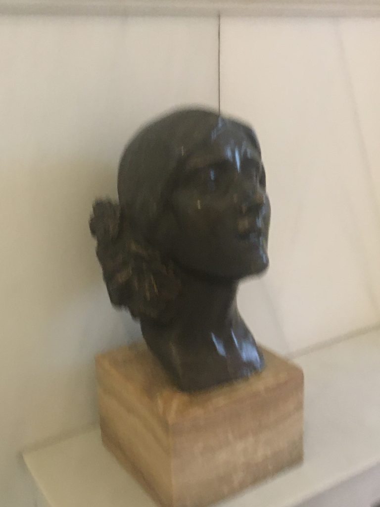 Saeta hacia 1916. Bronce sobre pedestal de mármol. de Helena Sorolla (Museo Sorolla) (Foto :Sofia Muñoz)